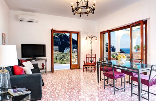 Priora Apartment | Nice apartment for 6 people with WIFI, A/C, TV, terrace and panoramic view