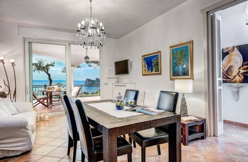 Marina del Cantone Apartment | Nice apartment for 4 guests with WIFI, TV, balcony and panoramic view, close to Sorrento