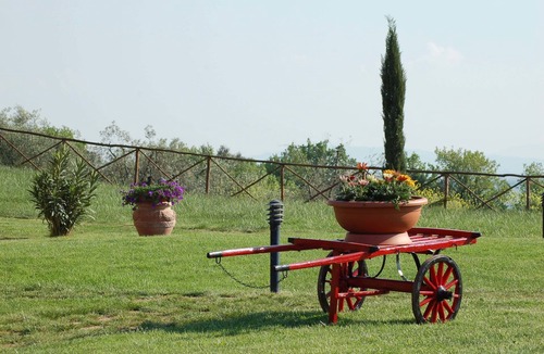Sant'Appiano Apartment | Nice apartment with pool, WIFI, TV, patio, pets allowed and parking, close to San Gimignano
