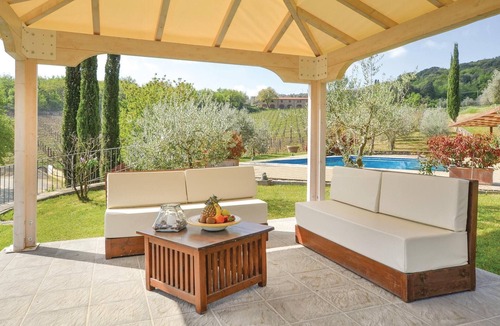 Bucine House | Nice home in Bucine (AR) with swimming pool