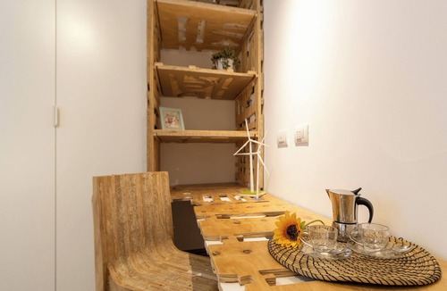 NoLo Apartment | Nolo37: Eco Chic Designer 1-bed apt Nolo. Central Location! AC, WiFi