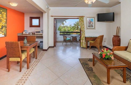 Retreat Hotel | Ocean View Suite | Pool & Fitness Center Access with Free Parking | 2 Suites