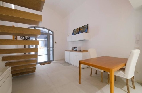 Old Town Apartment | Old Stone House. Spacious Loft in the heart of the old town a stone's throw from the sea