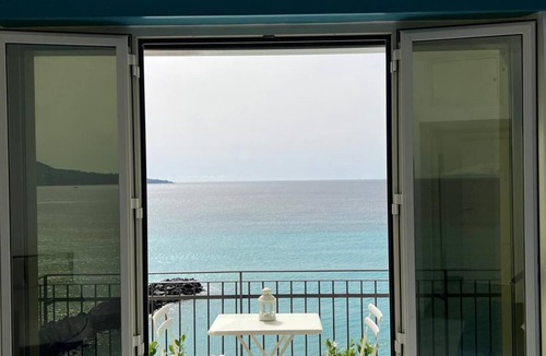 Meta Apartment | One bedroom apartment with terrace and sea view