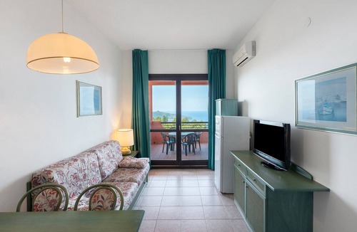 Palinuro Apartment | P.R. Club - One-Bedroom Apartment Faro 27 with Sea View, Private Terrace and Air Conditioning