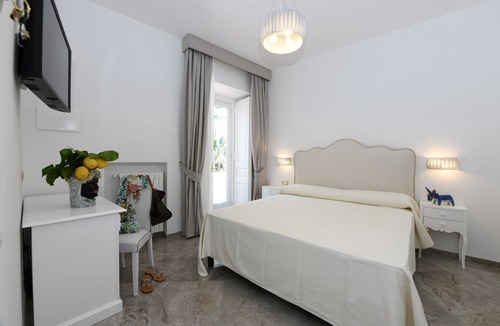 Amalfi Hotel | PALAZZ0 GARGANO AMALFI ROOM WITH TERRACE IN THE HEART OF CITY