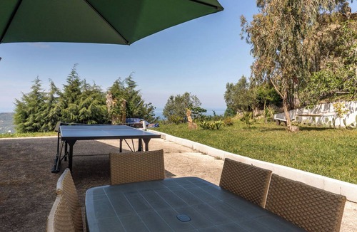 Prignano Cilento Villa | Panoramic villa surrounded by greenery, 4 rooms: private bathroom, air conditioning and TV.