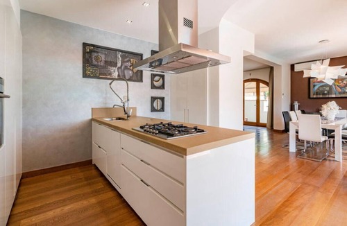 Montecarlo Villa | Panoramic villa with pool for private use