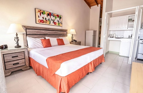Rendezvous House | Peaceful Spacious Room w/Living Area | Free Parking Available