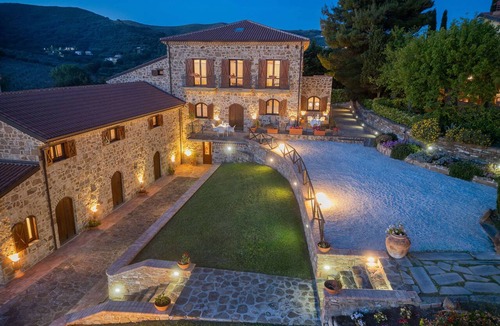 Castellabate Apartment | Peaceful surroundings near sea countryhouse apartment on the Cilento coast