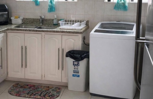 Maxwell Condo | Pene’s Place Tropical 2BR Condo with Pool Steps to Beach!