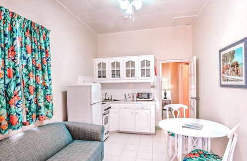 Rendezvous House | Perfect Locale for Nature Lovers! 2 Suites w/ FREE Parking Near Coco Hill Forest