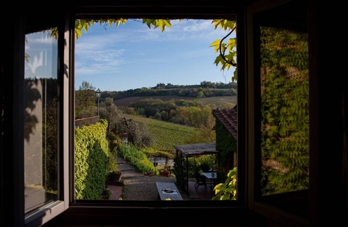 Tavarnelle Val di Pesa Apartment | "PERGOLA" 'ROMANTIC APARTMENT IN CHIANTI in the center of TUSCANY