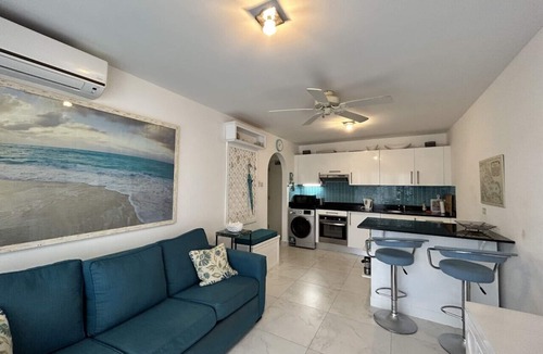 Lascelles Apartment | pied-a-terre, stunning, close to the Holetown beach and amenities