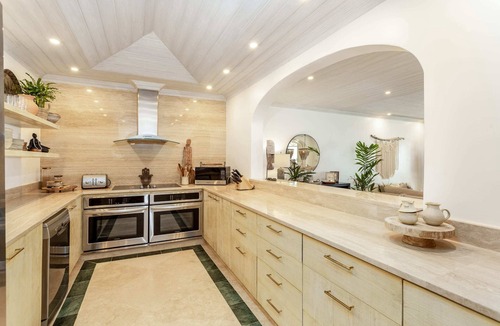 Old Trees Bay Apartment | Please Inquire Before Booking – Luxury Villa