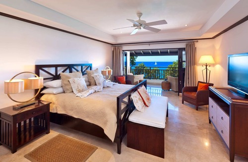 Old Trees Bay Apartment | Please Inquire Before Booking – Luxury Villa