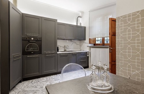 Santo Spirito House | Prestigious area 2 level home , original italian furniture and cosy style