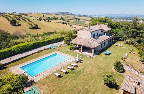 Potenza Picena Villa | Private Villa with WIFI, A/C, private pool, TV, terrace, panoramic view, close to Porto Recanati