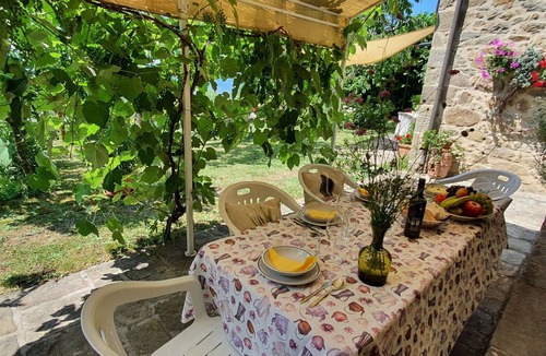 Petrognano Villa | Private Villa with A/C, hot tub, internet, TV, pets allowed, panoramic view, close to Lucca