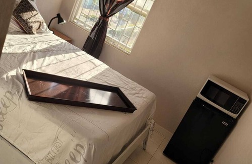 Newton Terrace Apartment | Quaint 1 bedroom- 2 mins from the beach