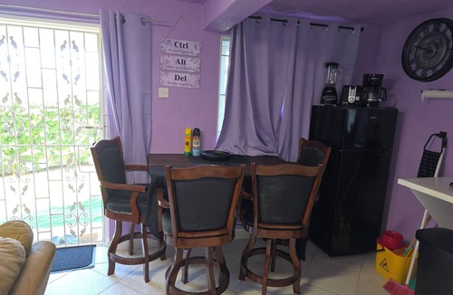 Fitts Village Apartment | Quaint 2-bedroom house with AC in Saint James
