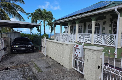 Fitts Village Apartment | Quaint 2-bedroom house with AC in Saint James