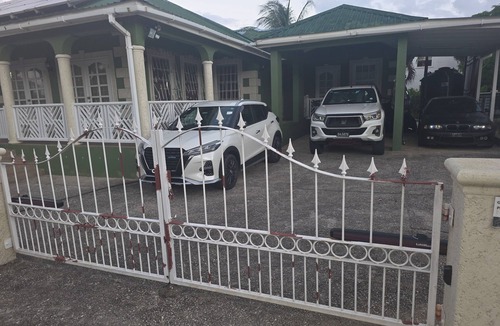 Fitts Village Apartment | Quaint 2-bedroom house with AC in Saint James
