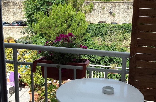 San Frediano Apartment | Quiet house surrounded by greenery inside the walls of Florence with terrace