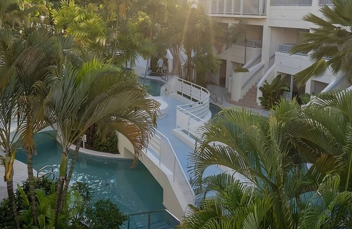 Hastings House | Relax and Unwind! 3 Large Units w/ Balcony! Short Drive to Church Village Green!