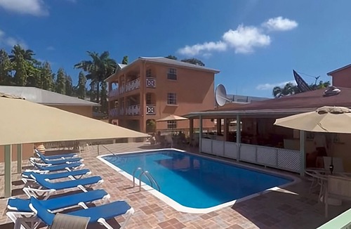 Rendezvous House | Relaxing Accommodation! w/Kitchenette & Balcony! Free Parking & Outdoor Pool