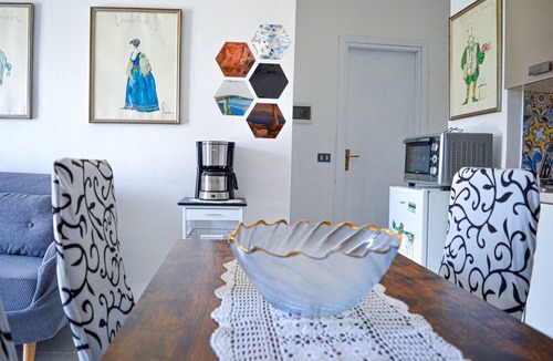 Cicerale Apartment | Relaxing Holiday Home with Private Garden and shared Pool