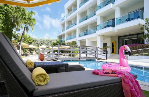 Blue Waters Hotel | Relaxing South Coast Stay | Modern Amenities, Pool & Prime Location