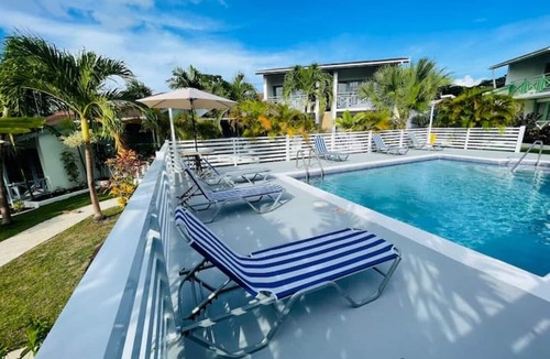 Sandy Lane Apartment | Remodeled 1BR Suite - 5 min walk to the beach!