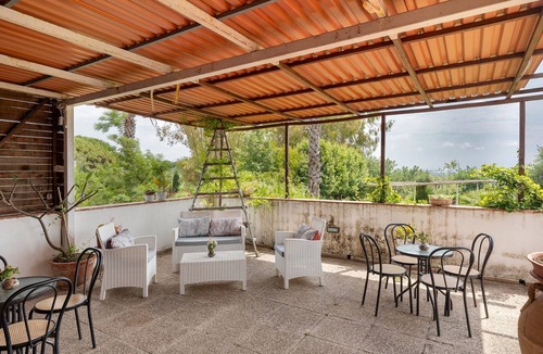 Magazzeno Apartment | Room 'Camera Rosa' with Mountain View, Wi-Fi and Air Conditioning