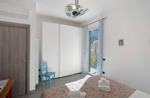 Cetara Apartment | Room 'Camera Maestrale Partial Sea View' with Sea View, Wi-Fi and Air Conditioning