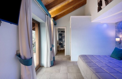 Agerola Apartment | Room 'Camera Miseria E Nobilta' with Balcony, Wi-Fi and Air Conditioning