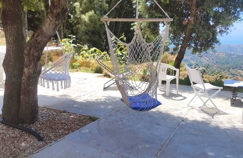 Serramezzana Apartment | Room 'Camera Vico' with Mountain View, Wi-Fi and Air Conditioning