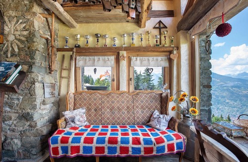 Charvensod Apartment | Room 'Stambecco' – Mountain Atmosphere on Two Levels with Panoramic Balcony