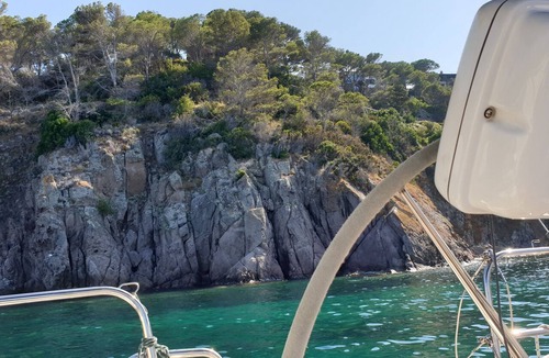 Puntone Boat Rental | Sailing Yachts for Day Trips, Sailing Lessons, Bachelorette Parties, and Cruises