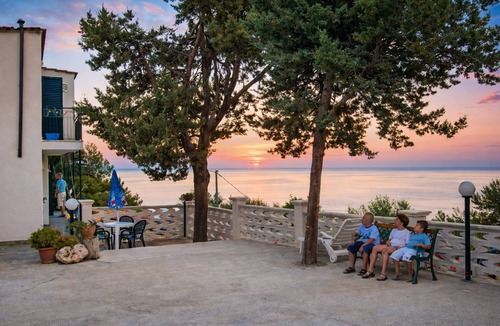 Mattinata House | San Michele - 3 - Bungalow with Sea View Window, Wi-Fi, and Air Conditioning