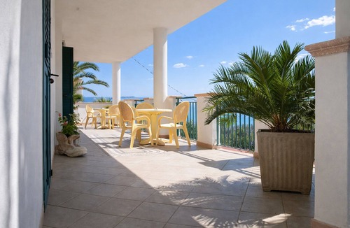 Mattinata House | San Michele - 3 - Bungalow with Sea View Window, Wi-Fi, and Air Conditioning