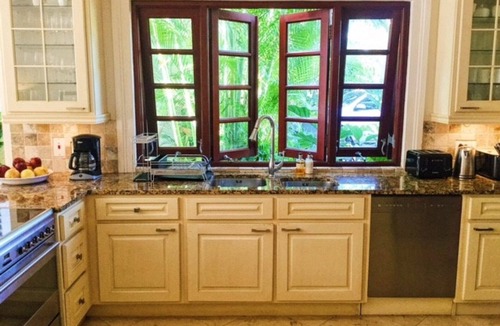 Gibbs Bay Villa | Secluded 3 Bedroom Villa, Sleeps 6, Close to Gibbs Beach, includes housekeeper