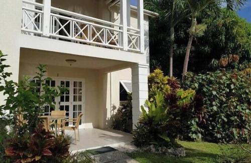 Sandy Lane Apartment | Shades Apt 1 – Spacious Two-Bedroom Garden Apartment Near the Pool