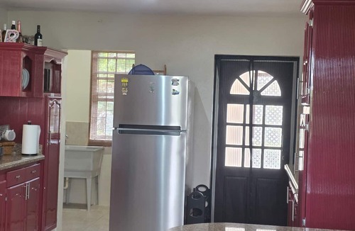 Frere Pilgrim House | Shavaz Paradize Luxury 2BR 2.5BA Home with Private Parking, AC, Beaches, WIFI