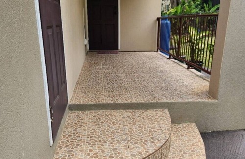 Frere Pilgrim House | Shavaz Paradize Luxury 2BR 2.5BA Home with Private Parking, AC, Beaches, WIFI
