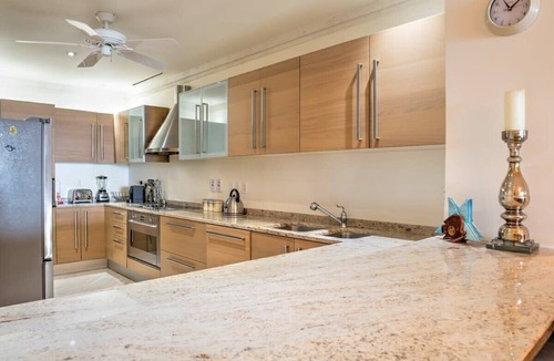 Old Trees Bay Apartment | Smugglers Cove No. 3 | Elegant Beachfront Living on Paynes Bay, Barbados