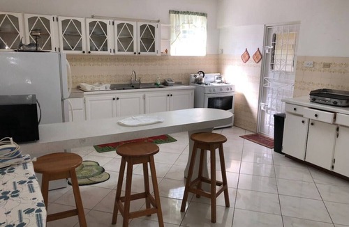 West Terrace Apartment | Spacious 3-Bedroom Apartment located within a Cul-De-Sac, close to the beach.
