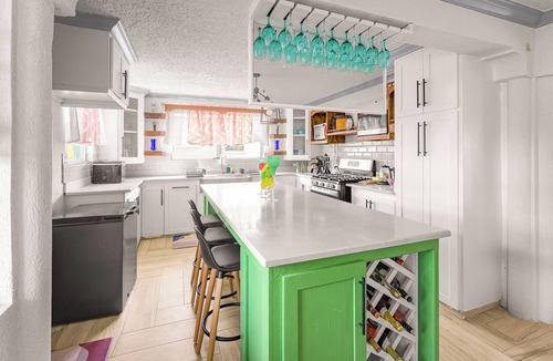 Christie House | Spacious 4-bedroom house in Jackmans with AC