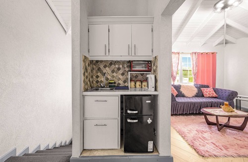 Christie House | Spacious 4-bedroom house in Jackmans with AC