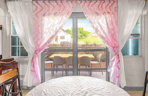 Christie House | Spacious 4-bedroom house in Jackmans with AC